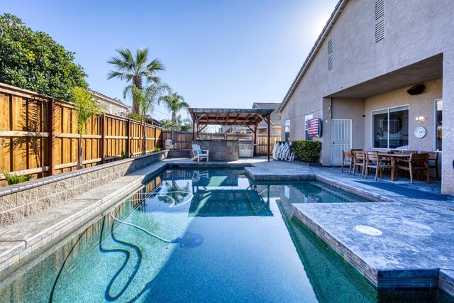 view of swimming pool