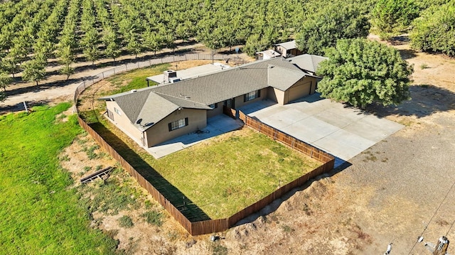 birds eye view of property featuring a rural view