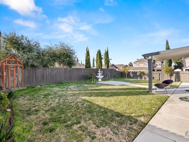 view of yard featuring a patio