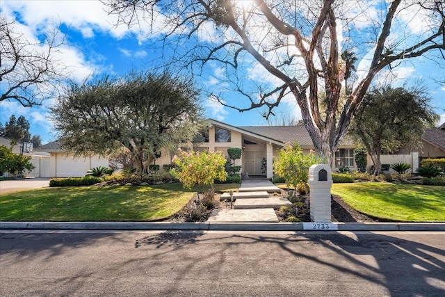 view of front of home featuring a front yard