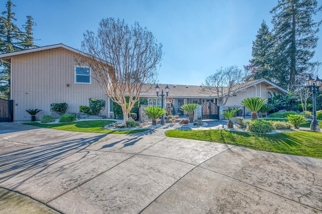 ranch-style house with a front yard