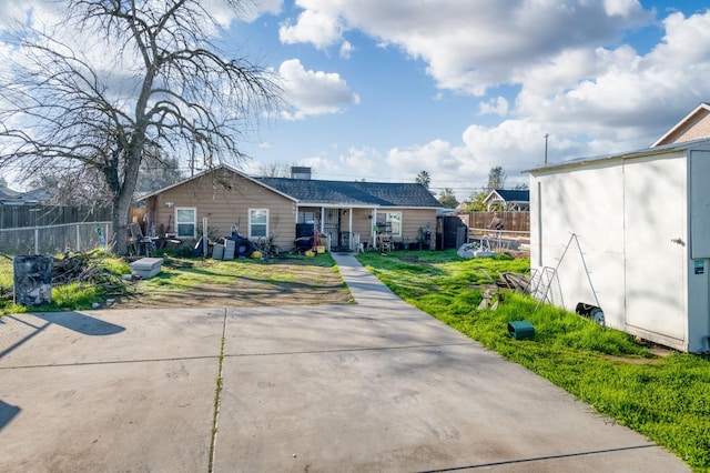 view of front of house with a front lawn