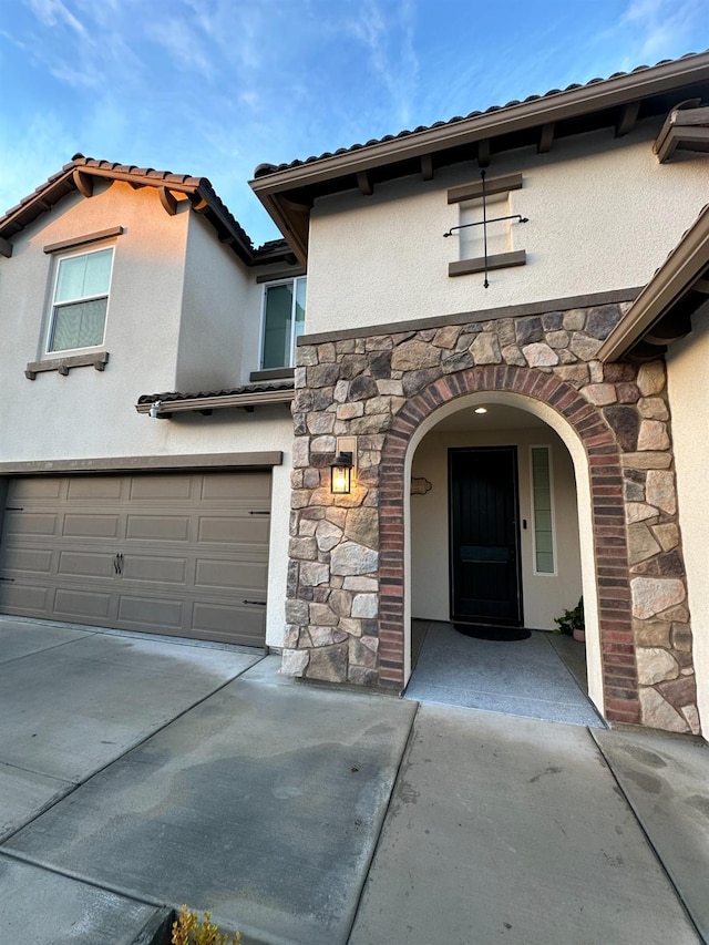 view of front facade with a garage