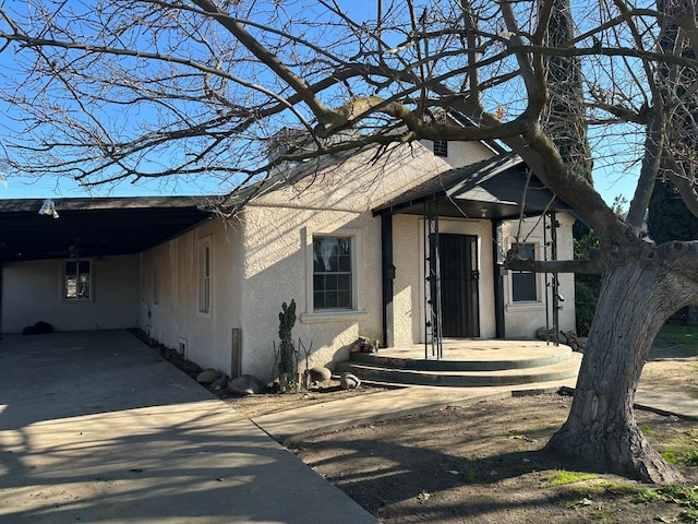 view of front facade with a carport