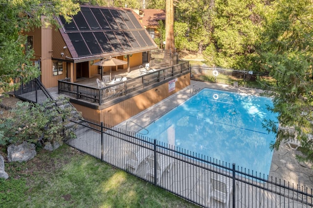 view of swimming pool