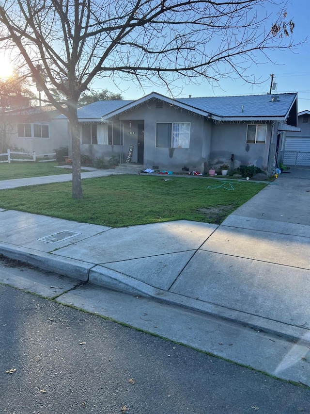 ranch-style house featuring a front lawn