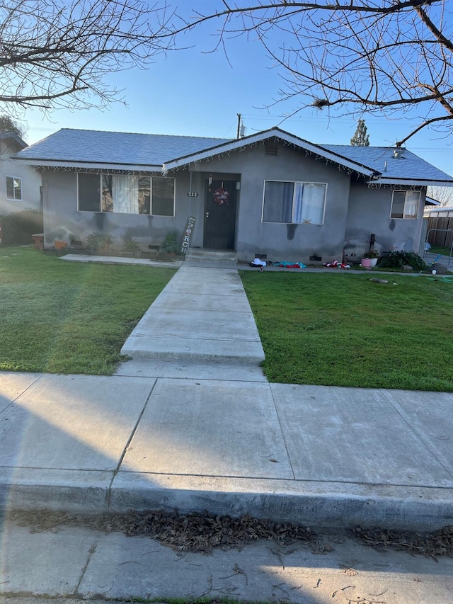 ranch-style home featuring a front yard