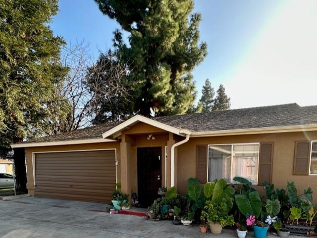 ranch-style home featuring a garage