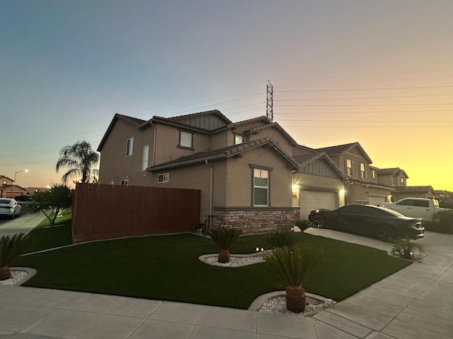 view of front of house featuring a yard and a garage