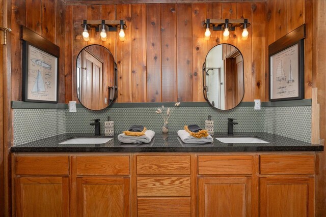 bathroom featuring tasteful backsplash and vanity