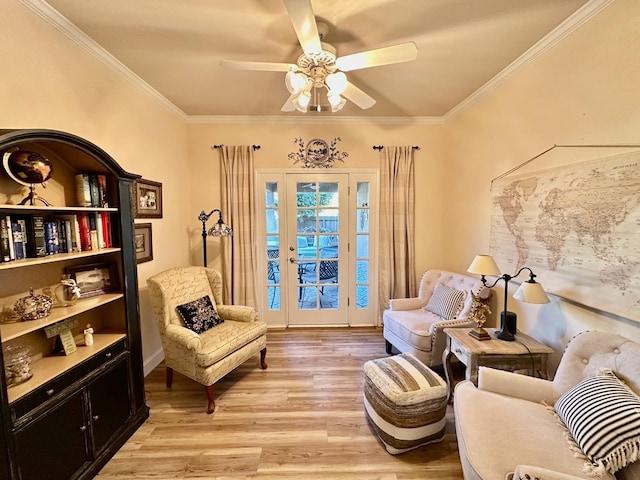 living area with ceiling fan, ornamental molding, and light hardwood / wood-style flooring