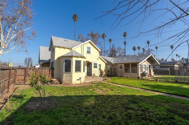 back of house featuring a yard