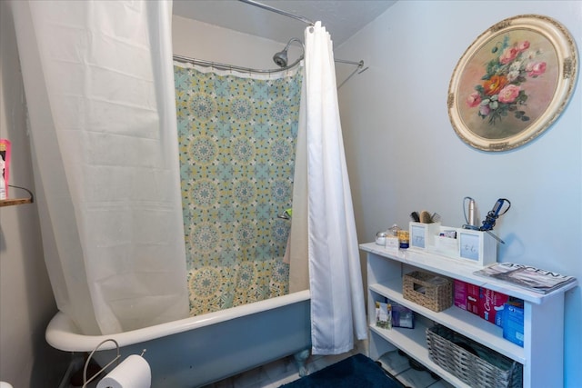 bathroom featuring shower / tub combo