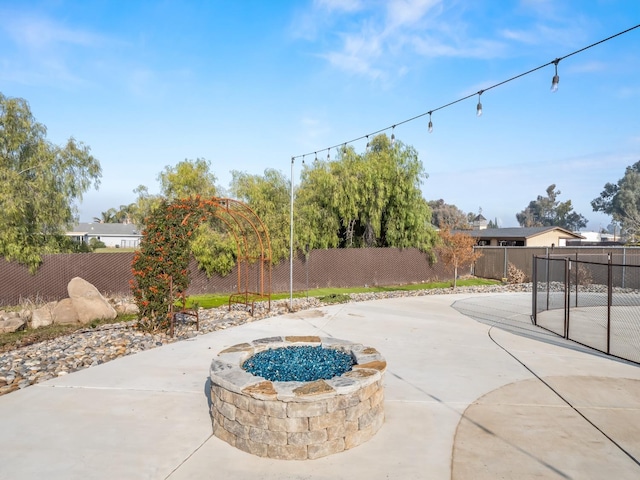 view of patio featuring a fire pit and a fenced backyard