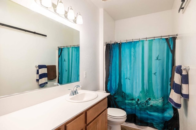 bathroom with a shower with shower curtain, vanity, and toilet