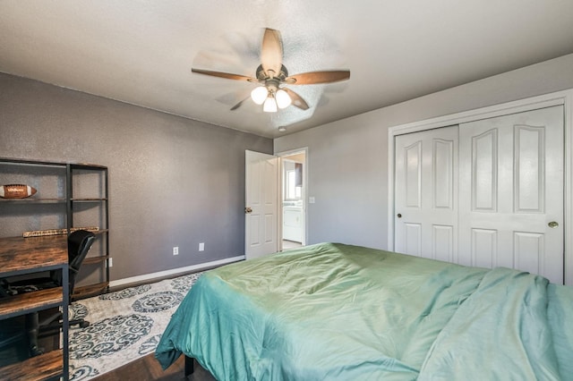 bedroom featuring a ceiling fan, baseboards, and a closet