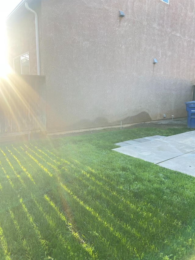 view of yard with a patio