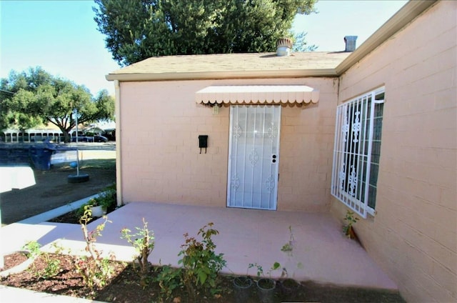 property entrance featuring a patio