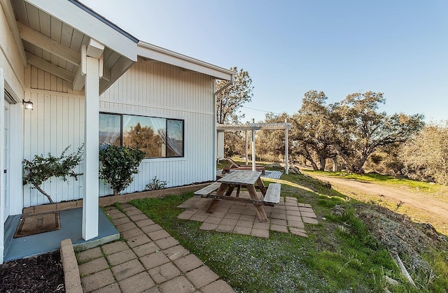 view of yard with a patio and a pergola