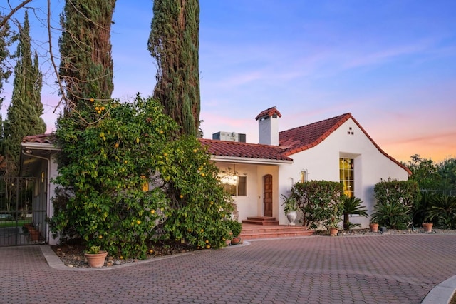 view of mediterranean / spanish-style house