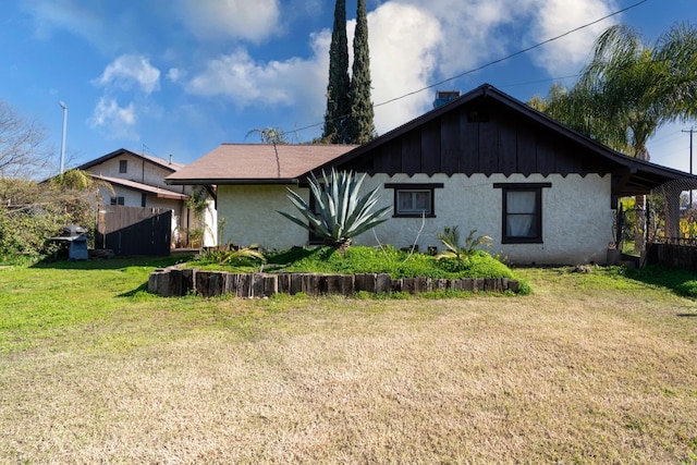 exterior space featuring a lawn