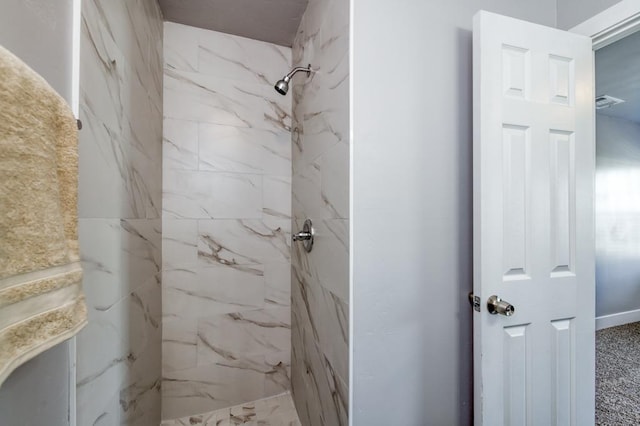 bathroom featuring a tile shower