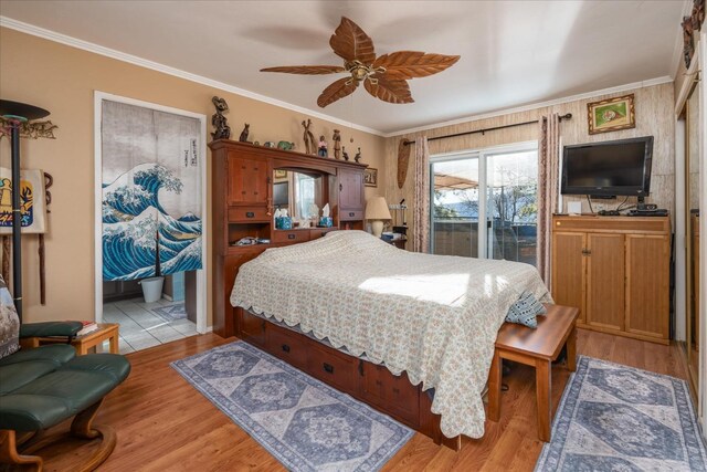 bedroom with access to exterior, crown molding, light hardwood / wood-style flooring, and ceiling fan