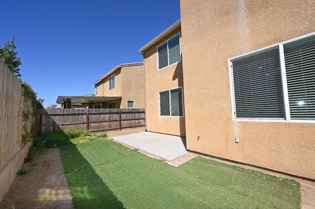 view of yard with a patio