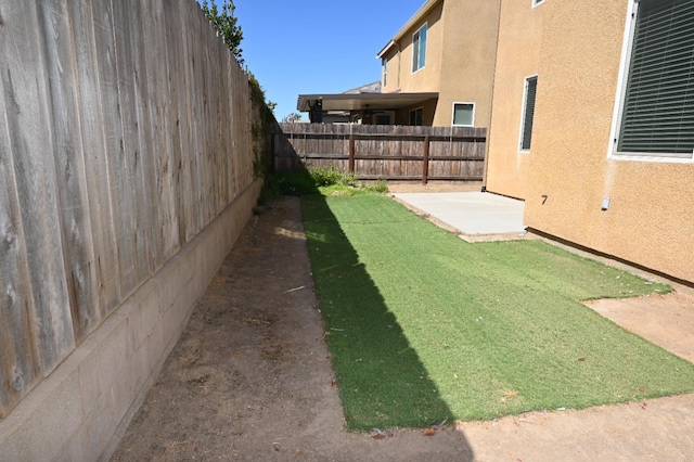 view of yard with a patio