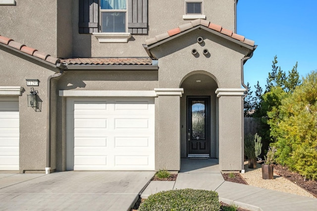 view of front facade featuring a garage