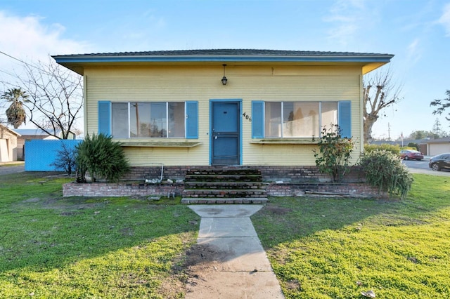 view of front of house with a front yard