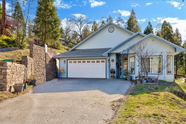 view of front property featuring a garage