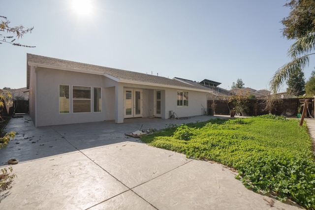 view of front of home featuring a patio area and a front lawn