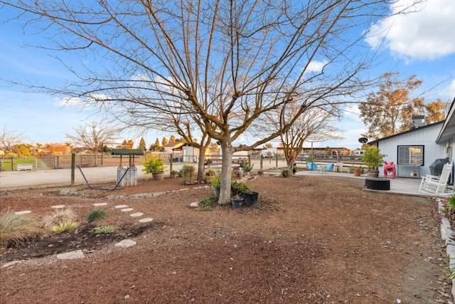 view of yard featuring a patio area