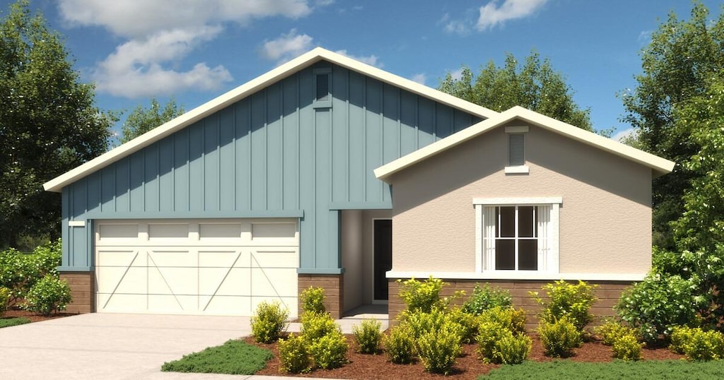 view of front of house featuring a garage