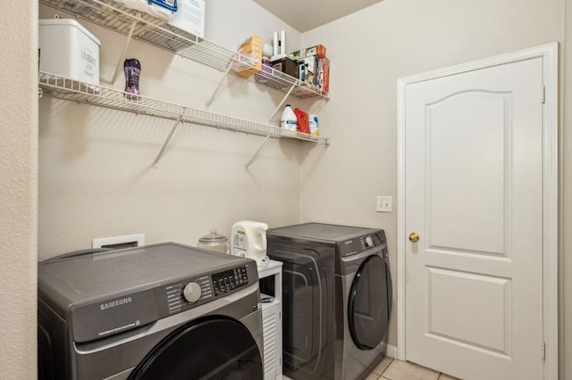 washroom with light tile patterned floors and independent washer and dryer