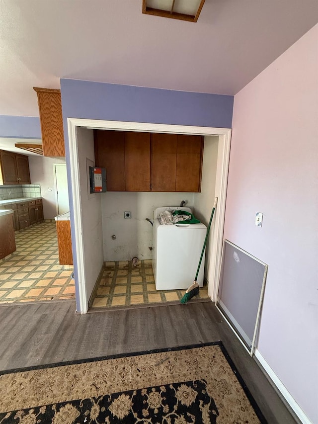 laundry room with washer / dryer and cabinets