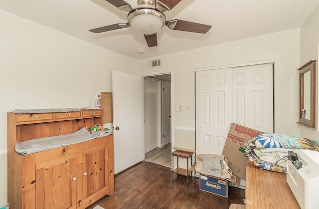 interior space featuring dark wood-type flooring, a closet, visible vents, and ceiling fan