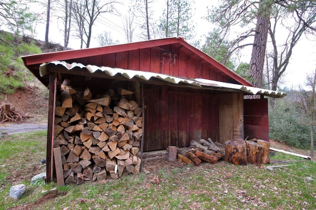 view of outbuilding