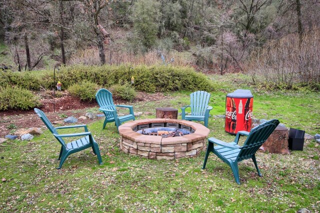 view of yard featuring an outdoor fire pit