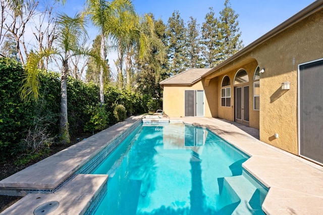 view of swimming pool featuring a patio