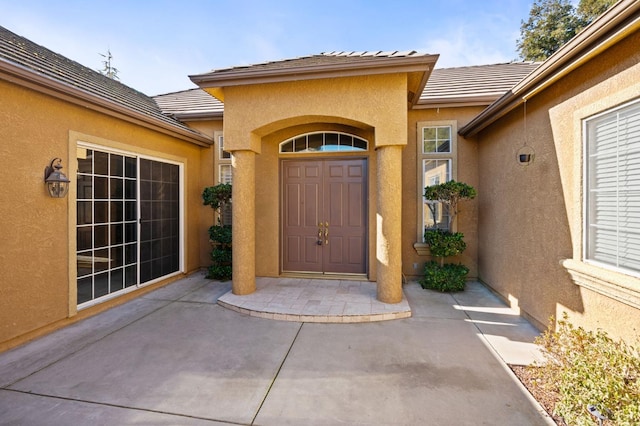 entrance to property with a patio