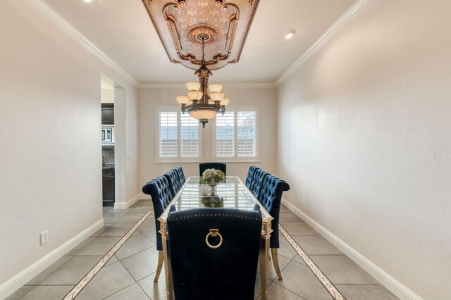 dining space featuring light tile patterned floors, a notable chandelier, baseboards, and crown molding