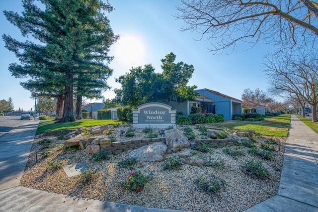 view of community / neighborhood sign