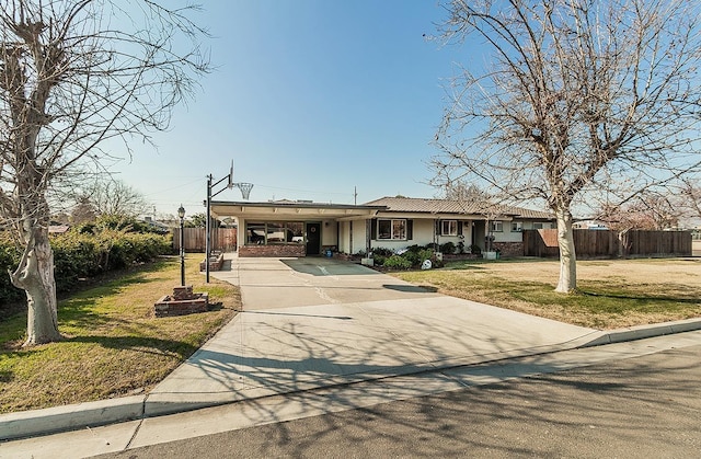 view of front of home with a front yard and a carport