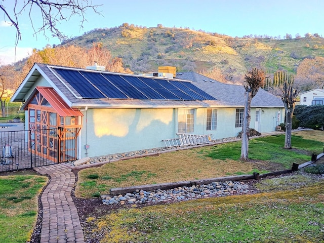 view of front facade with a mountain view and a front lawn