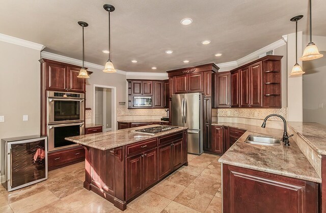 kitchen with sink, hanging light fixtures, stainless steel appliances, kitchen peninsula, and beverage cooler