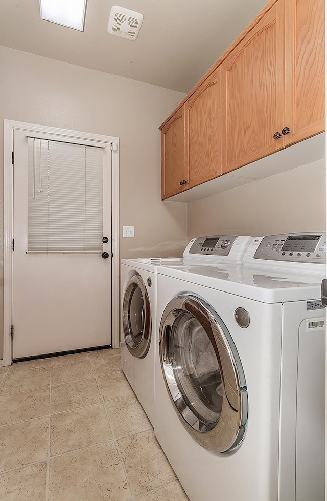 laundry room with cabinets and independent washer and dryer