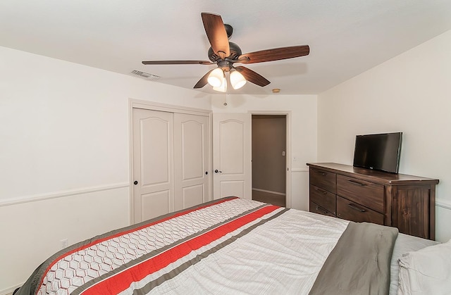 bedroom featuring ceiling fan and a closet