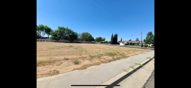 Listing photo 2 for 890 N Whitney Ave, Dinuba CA 93618